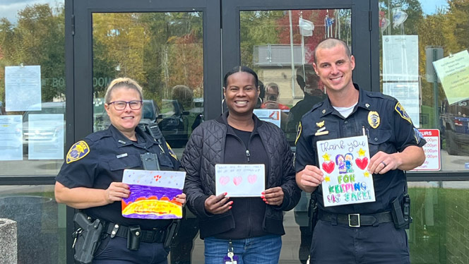 K-8 School in Muskegon: Timberland Principal gives thank you cards to Muskegon PD.